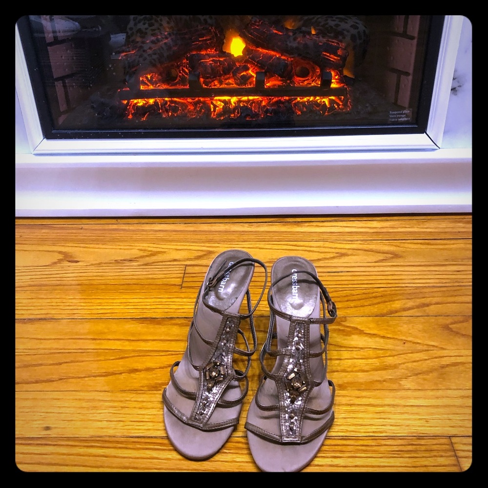 Cute bronze sandals size 7 👡